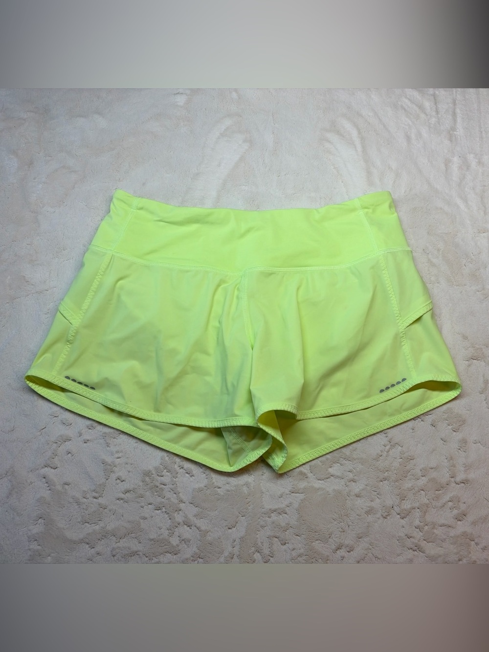 Lululemon Speed Up Shorts Low-Rise 3.5" Inseam Lined Highlight Neon Yellow Sz 8